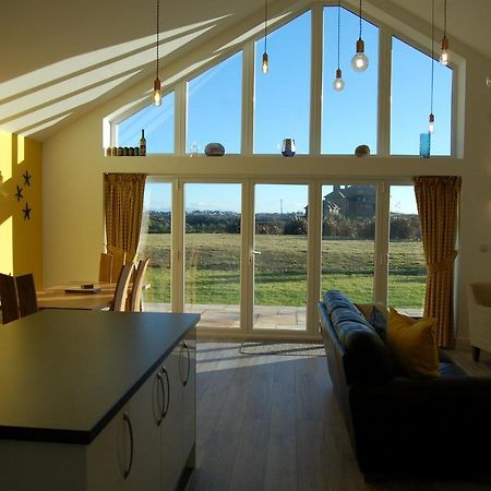 Beautiful, Modern Villa 5 Mins Walk From The Stunning Bay At Trearddur Holyhead Zewnętrze zdjęcie